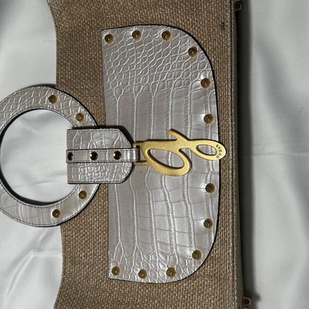 T309. vintage GUESS woven straw and beige croc-embossed tote bag